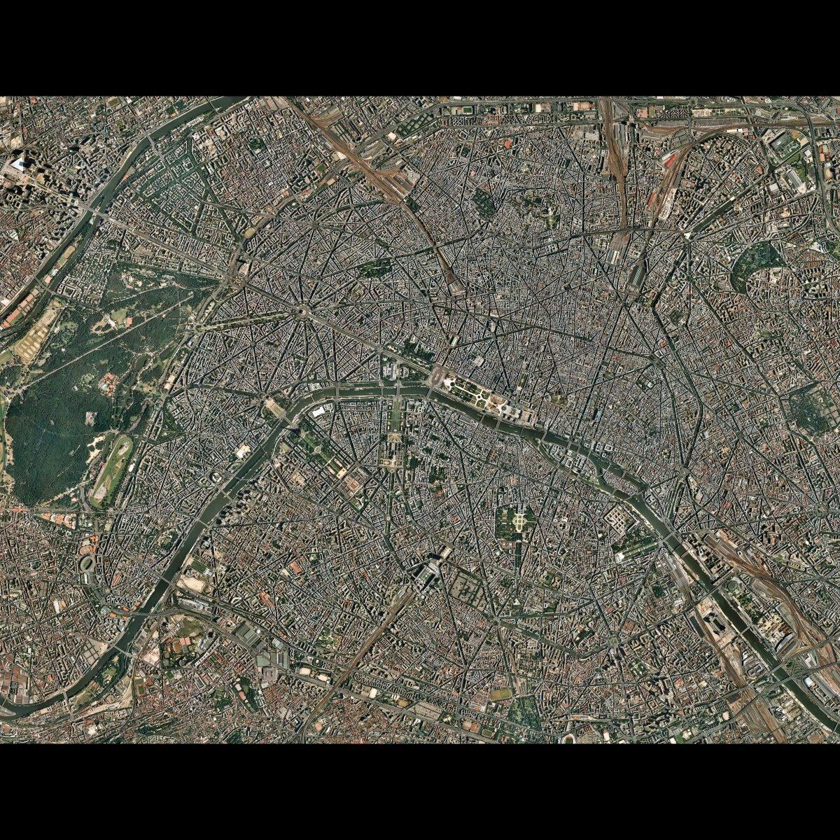 Mapa satelitní Paříž